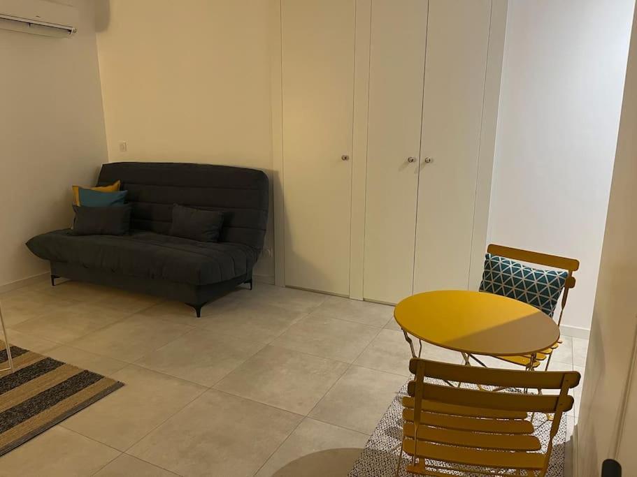 Charmant Studio / Centre Ville Ниор Екстериор снимка